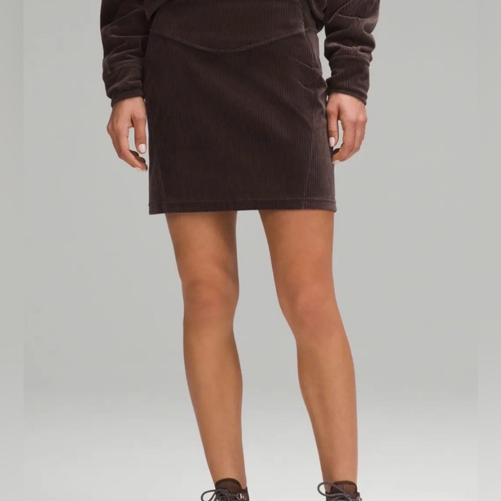 Lululemon Scuba MR Mini Skirt ESPR Espresso Brown Velvet Corduroy Women’s Size 4